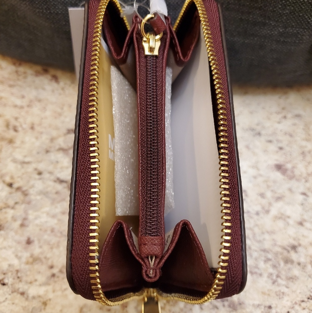 MK- Michael Kors (NEW) wallet - Picture 4 of 6